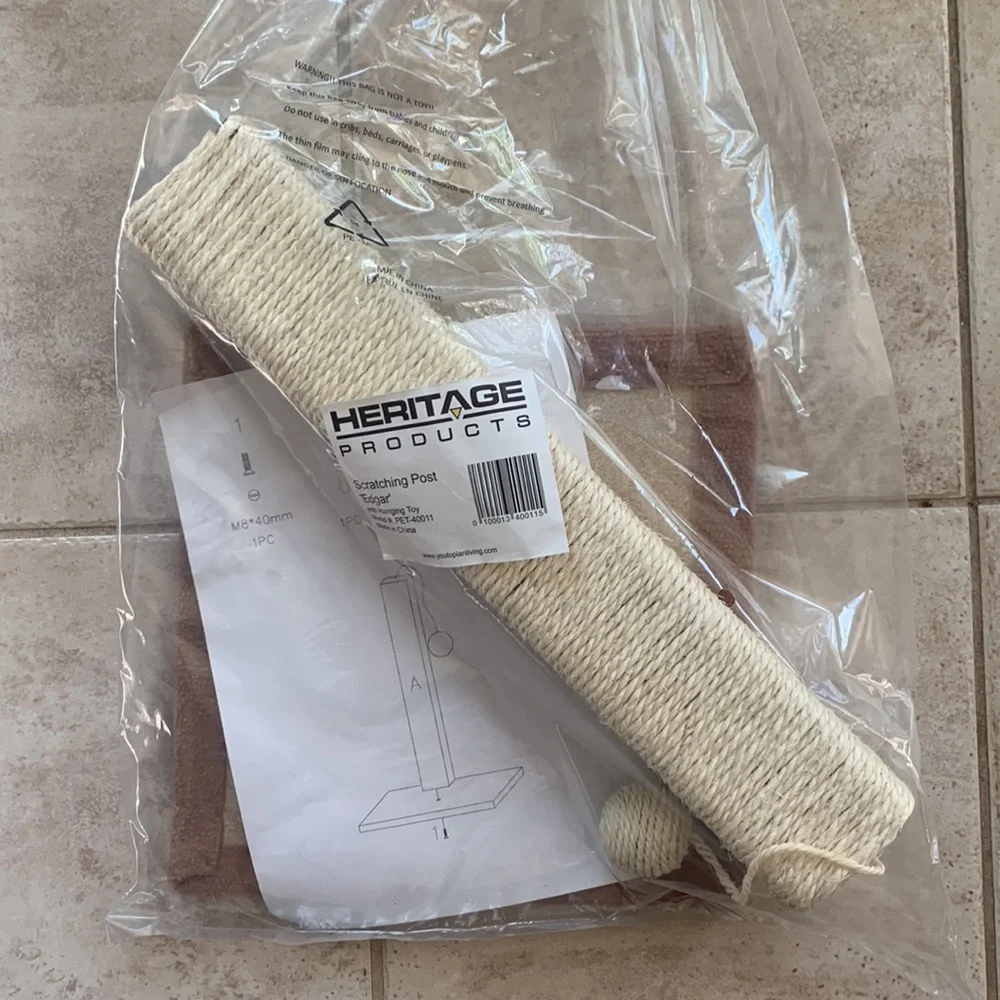 Scratching Post “Edgar”